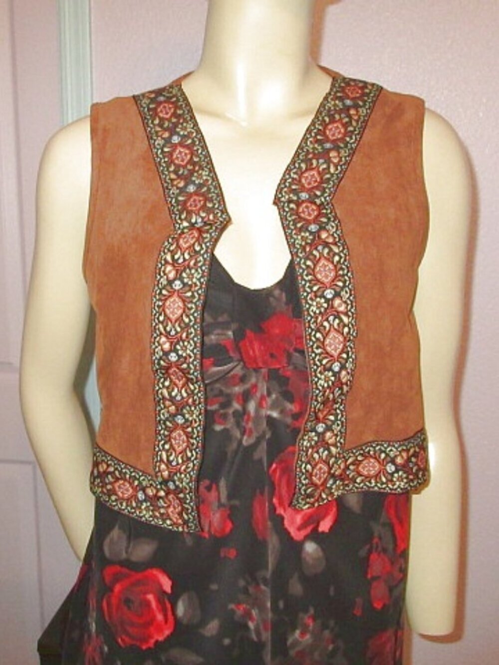 Earthbound Trading Co Embroidered Vest Womens L Western Cowgirl Aztec Boho EUC